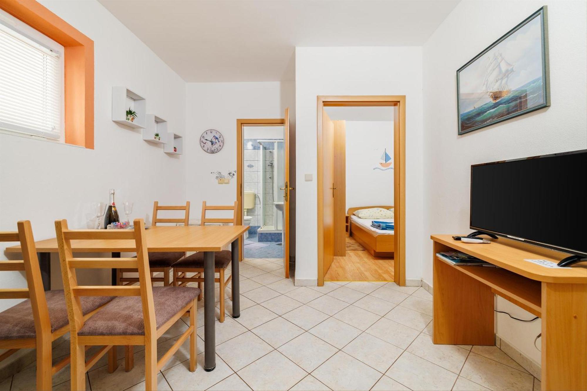 Apartment Julija ポヴィレ エクステリア 写真